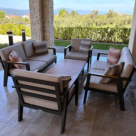 Magneli Villa *